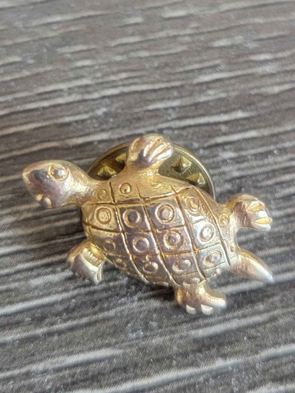 VINTAGE-style brass turtle pin